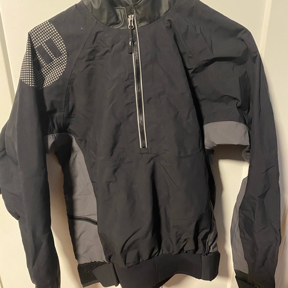 Gill Spray Top